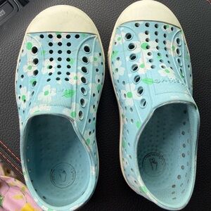 Native Kids Slip-On Water Shoes in Light Blue with White Floral